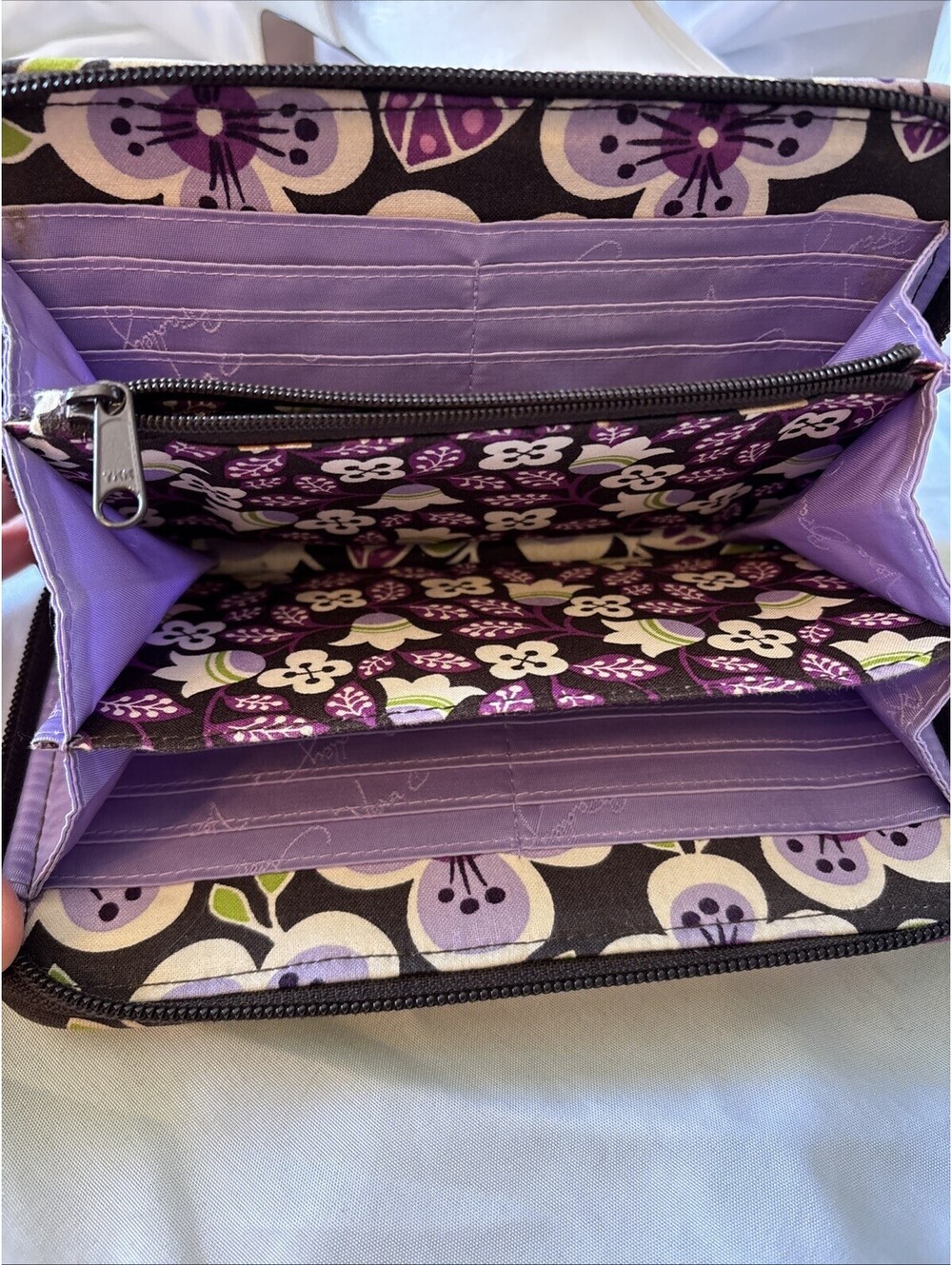 VERA BRADLEY WALLET ZIPPED CLOSURE FLORALNIGHTGAIL PATTERN - Picture 2 of 3